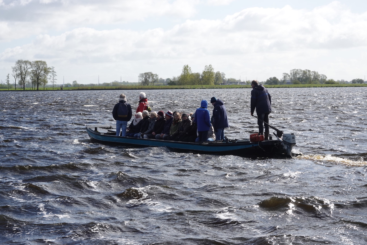 Excursie met de koeienschuit naar de Zwanburgerpolder